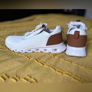 Nautica white mesh sneakers with brown accents – women’s 8.5